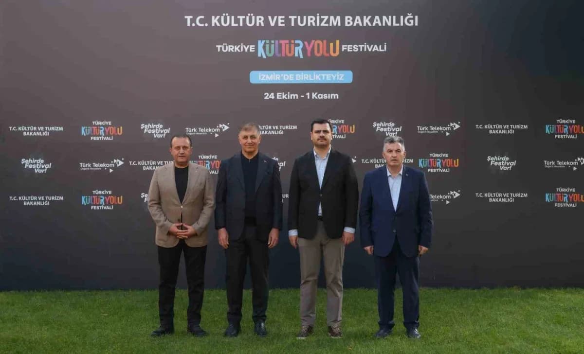 İzmir Kültür Sanat Fabrikası’nda düzenlenen sergilerden bir görünüm