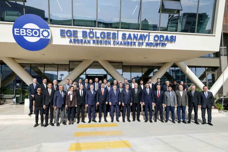 İzmir Büyükşehir Belediye Başkanı Dr. Cemil Tugay, AK Parti Genel Sekreteri ve İzmir Milletvekili Ey