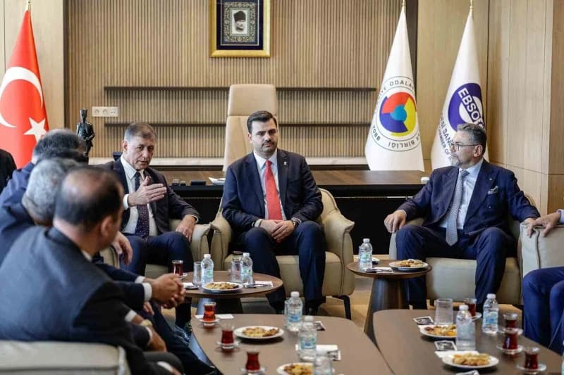 İzmir Büyükşehir Belediye Başkanı Dr. Cemil Tugay, EBSO’nun yeni yönetimini ziyaretinde üretim ve ti