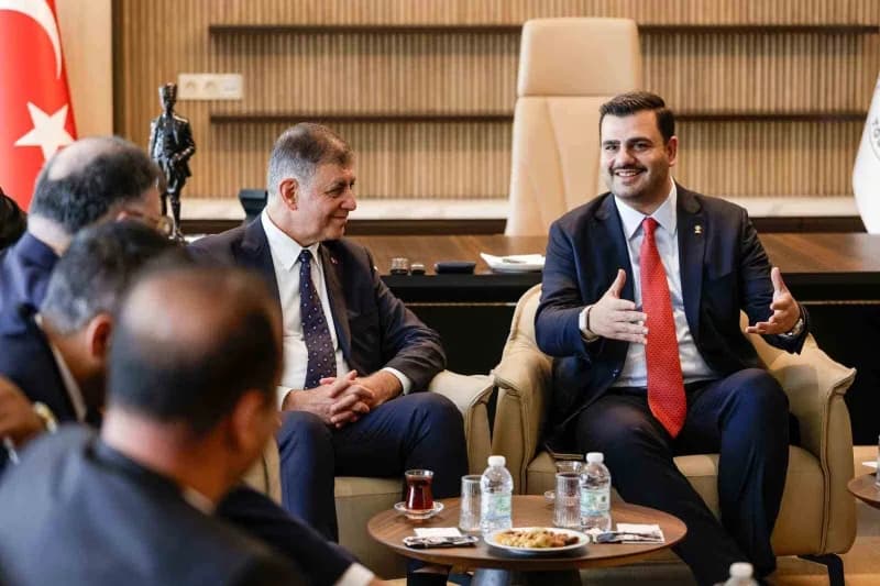 İzmir Büyükşehir Belediye Başkanı Dr. Cemil Tugay, EBSO’nun yeni yönetimini ziyaretinde üretim ve ti