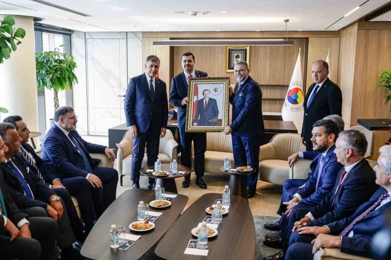 İzmir Büyükşehir Belediye Başkanı Dr. Cemil Tugay ve EBSO yönetimi ziyarette bir arada
