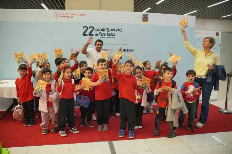 Kültür ve Turizm Bakanlığı tarafından düzenlenen İzmir Kültür Yolu Festivali, sergilerden söyleşiler