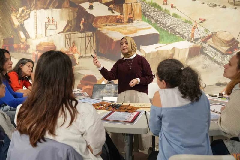 Kültür ve Turizm Bakanlığı tarafından düzenlenen İzmir Kültür Yolu Festivali, sergilerden söyleşiler