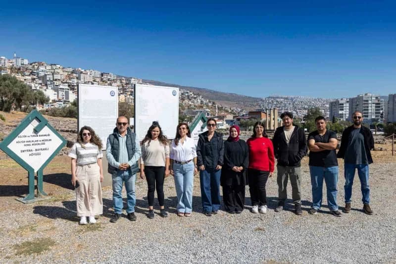 Smyrna Antik Kenti’nde yürütülen kazılar, 2 bin 700 yıl önceki planlı şehir yaşamını ve yaklaşık 5 bin yıllık gümüş takı