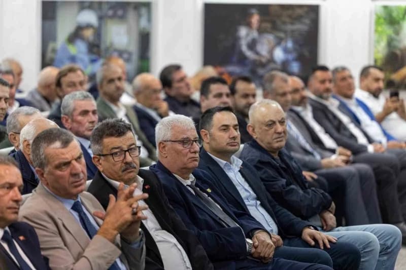İzmir Esnaf ve Sanatkârlar Odaları Birliği’ni ziyaret eden İzmir Büyükşehir Belediye Başkanı Cemil T