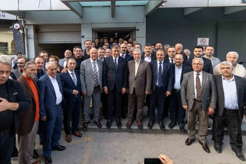 İzmir Büyükşehir Belediye Başkanı Cemil Tugay, İzmir Esnaf ve Sanatkârlar Odaları Birliği (İESOB) Ba