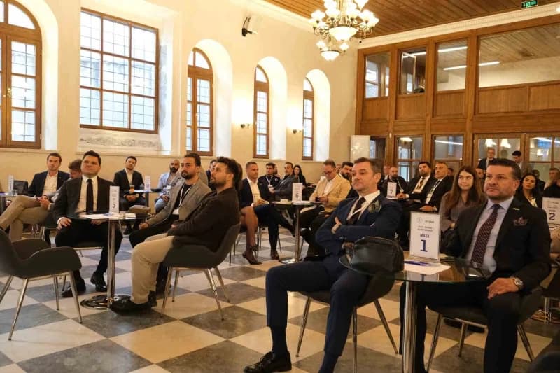 İzmir ve Antalya İş dünyasının temsilcileri, EGİAD ile ANTGİAD İş birliğiyle düzenlenen Ticaret Köprüsü etkinliğinde bir