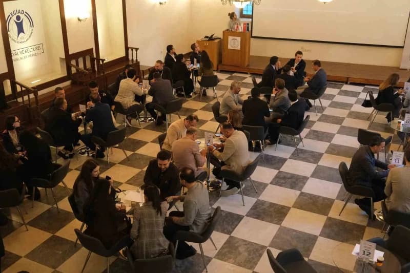 İzmir ve Antalya İş dünyasının temsilcileri, EGİAD ile ANTGİAD İş birliğiyle düzenlenen Ticaret Köprüsü etkinliğinde bir