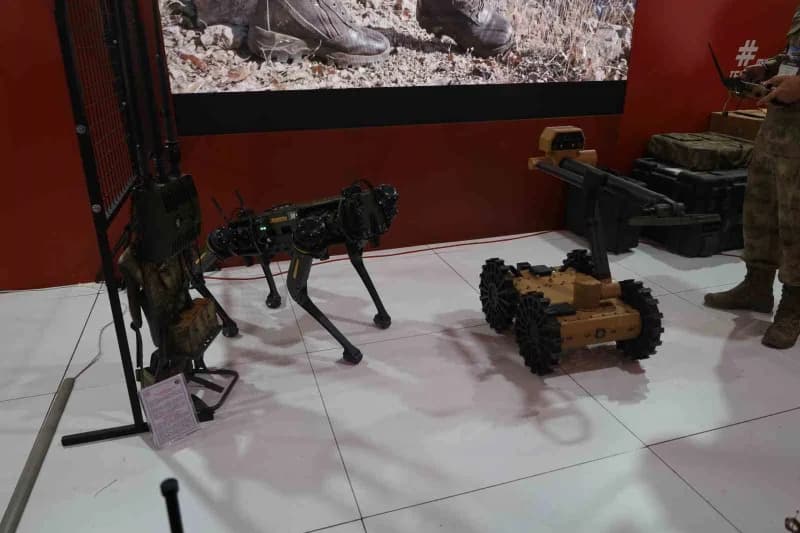 Jandarma Genel Komutanlığı'nın Mayın temizlemede kullandığı son teknoloji yerli ve milli araçlar TEKNOFEST Güneydoğu'da