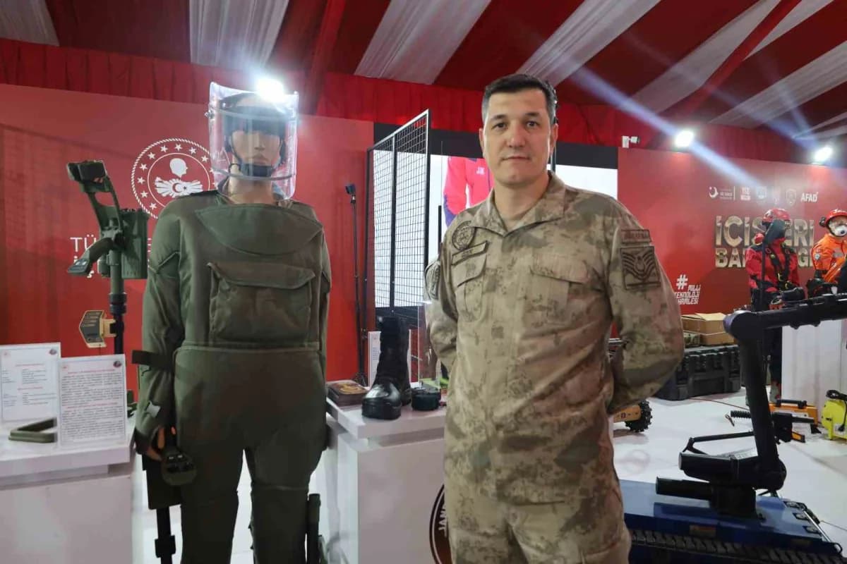 Jandarma İstihkam Astsubay Başçavuş Tayfun Özer, " Sloganımız; yüzde 99 başarı felakettir'. Temizlenen her Mayın kurtarı