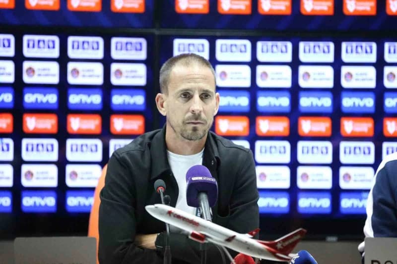 Joao Pereira basın toplantısında Kocaelispor maçını değerlendiriyor