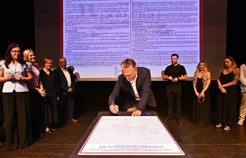 Antalya Muratpaşa Belediyesi’nin bu yıl 11’incisini düzenlediği Uluslararası Kaleiçi Old Town Festivali kapsamında, "Kad