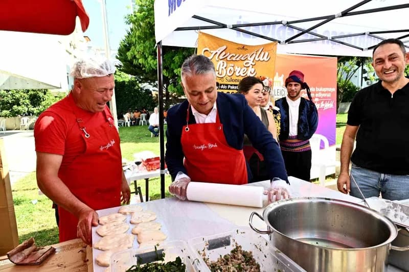 Türkan Şoray Kültür Merkezi’nde düzenlenen forumda, 15 ülkeden 20 şehrin temsilcileri kendi mutfak kültürlerini tanıttı.