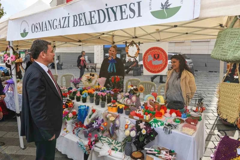 Osmangazi Belediye Başkanı Erkan Aydın, Şehreküstü Meydanı’nda düzenlenen ‘Kadın Girişimciler Cumhur
