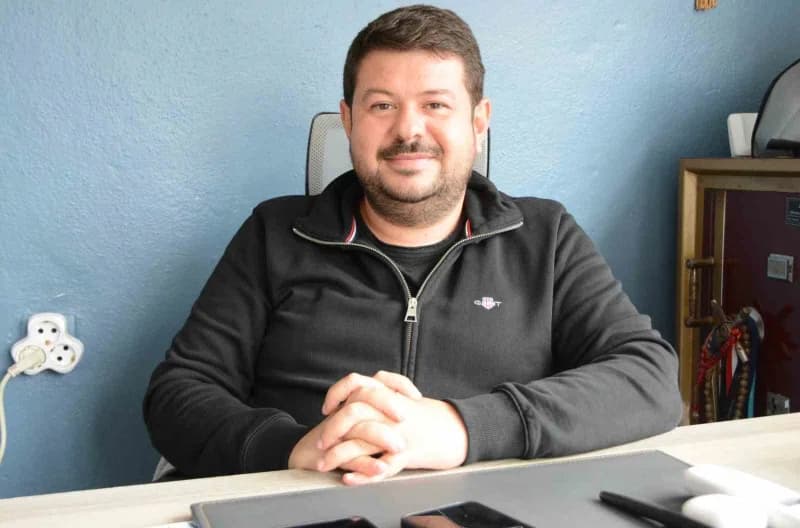 Balıkesir'de ikinci el otomobil pazarında SUV araçların sergilendiği galeride araçlar