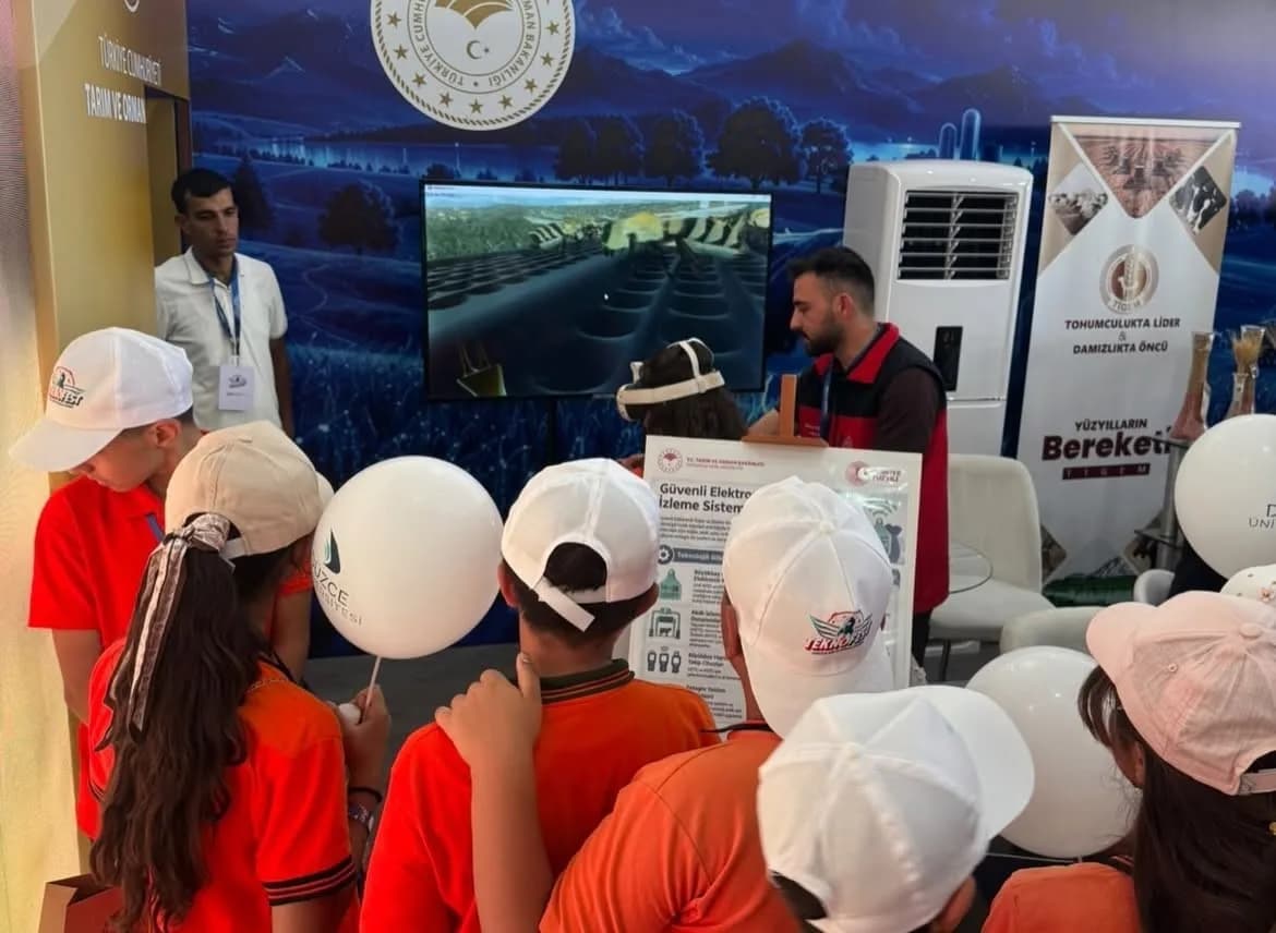 Kafkas Arısı TEKNOFEST'te: arıların dünyası Sanal gerçeklikle tanıtıldı. (Olgun yıldız/Ardahan-iha)