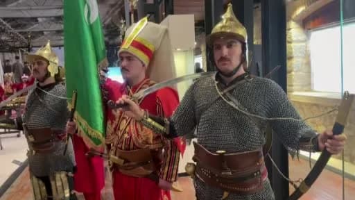 Kahramanım Mehmetçik ve Vatan resim yarışması ödül töreninden bir kare, mehteran konseri eşliğinde