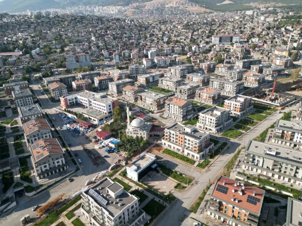 Kahramanmaraş'ta 6 Şubat 2023 depreminden sonra yenilenen mahallelerin havadan drone görüntüsü
