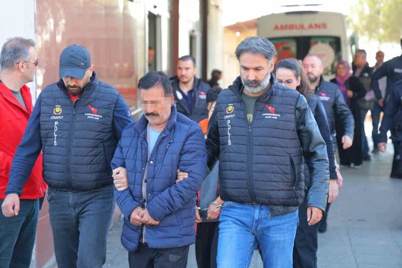 Kahramanmaraş'ta 2005 yılında kaybolan iki kız kardeşin cinayetiyle ilgili mahkeme salonu ve polis ekipleri
