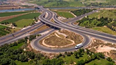 Kahramanmaraş Kılavuzlu bölgesinde yapımı devam eden Kuzey Çevre Yolu Batı girişi 3 katlı köprülü kavşak inşaatı