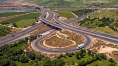 Kahramanmaraş Kılavuzlu bölgesinde yapımı devam eden Kuzey Çevre Yolu Batı girişi 3 katlı köprülü kavşak inşaatı