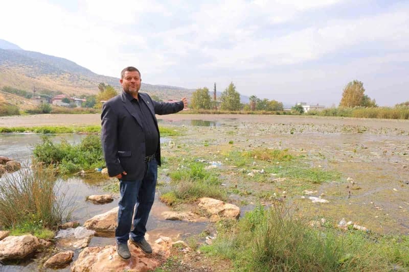 Çiğçelli Mahallesi Muhtarı Murat Sımsık, göletin doğal yapısının korunması ve ziyaretçilerin çevreyi