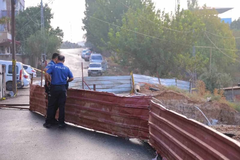 Kahramanmaraş’ta bir inşaat alanının temel kazısı sırasında yaklaşık 40 gün önce meydana gelen toprak kayması nedeniyle