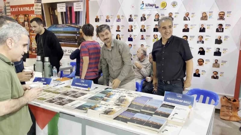 Adıyaman’ın Kahta ilçesinde, Kitap ve edebiyat sevgisini yaygınlaştırmak amacıyla düzenlenen "2. Kahta Kitap Günleri", y