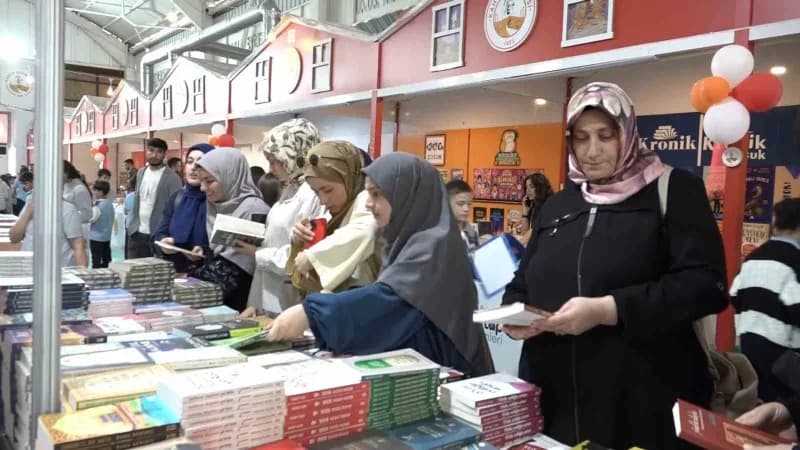 Adıyaman’ın Kahta ilçesinde, Kitap ve edebiyat sevgisini yaygınlaştırmak amacıyla düzenlenen "2. Kahta Kitap Günleri", y