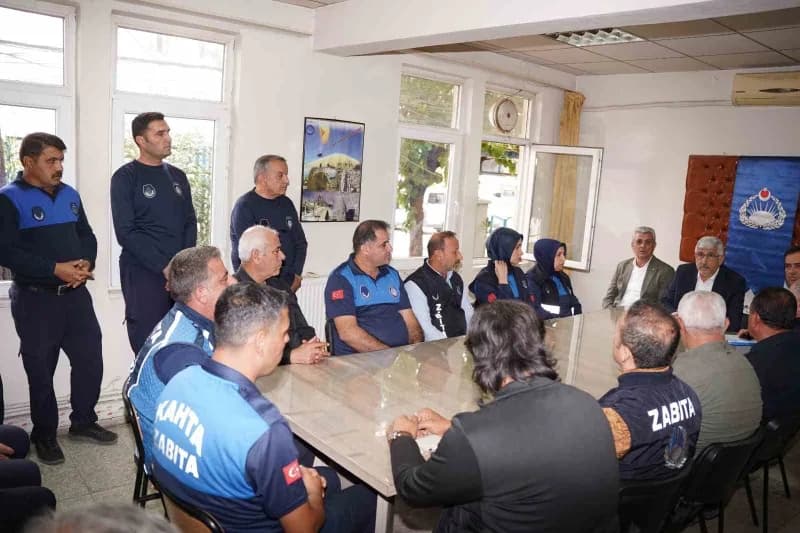 Başkan Hallaç, Zabıta ekipleriyle bir araya geldi