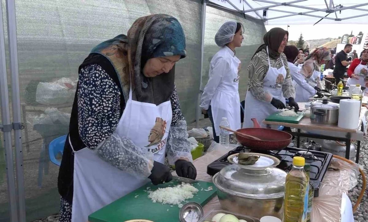 Adıyaman’ın Kahta ilçesinde ilk kez düzenlenen Kahta Tarih, Kültür ve Lezzet Festivali, üç gün boyun