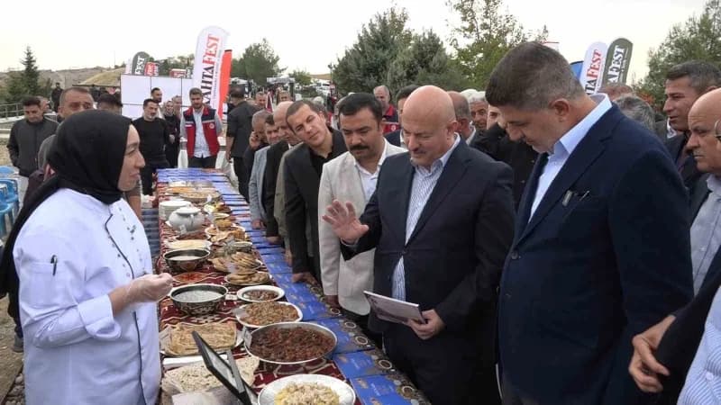 Adıyaman’ın Kahta ilçesinde ilk kez düzenlenen Kahta Tarih, Kültür ve Lezzet Festivali, üç gün boyun
