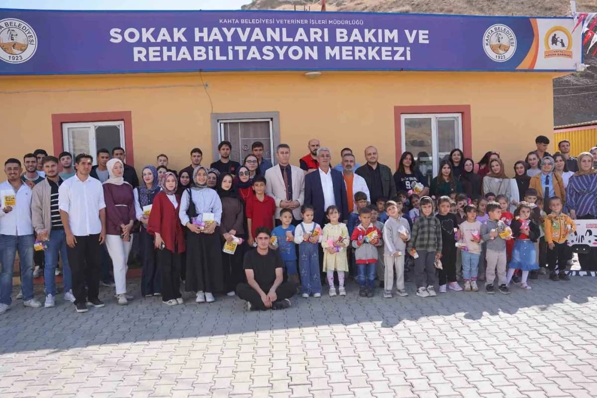 Kahta Belediyesi’nden anlamlı etkinlik: minikler Sokak hayvanlarıyla buluştu