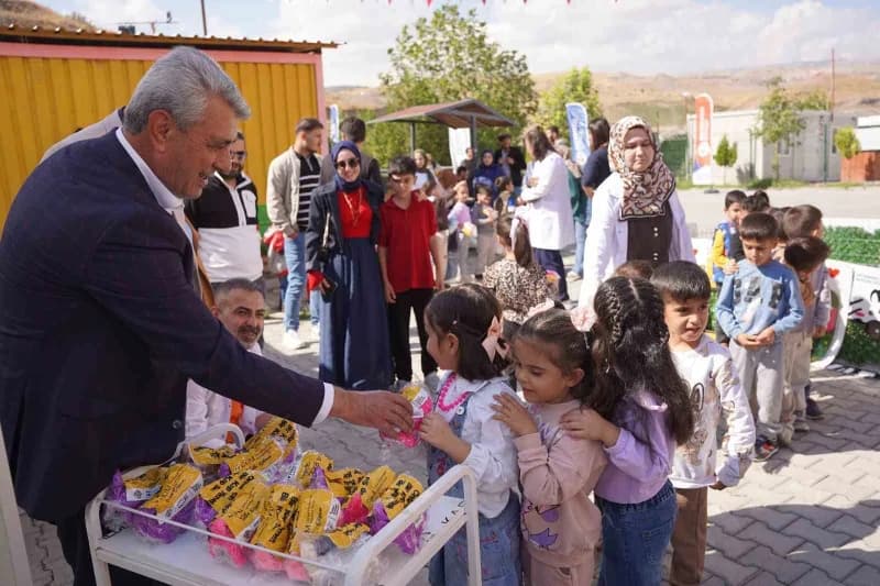 Kahta Belediyesi’nden anlamlı etkinlik: minikler Sokak hayvanlarıyla buluştu