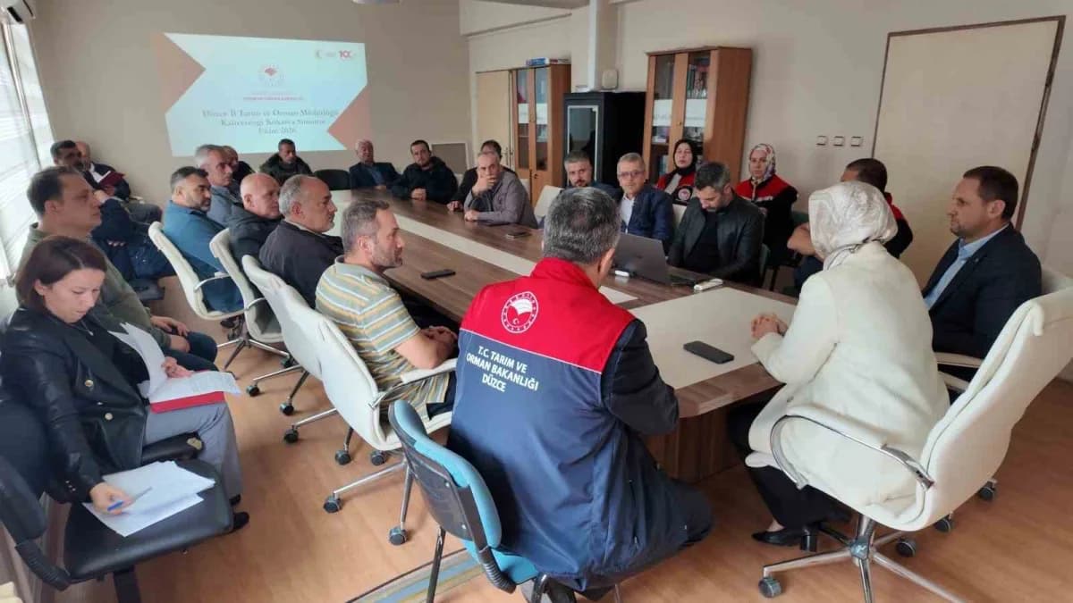Düzce’de tarımsal üretimi tehdit eden Kahverengi kokarcaya karşı Mücadele çalışmaları Çilimli’de devam etti. İlçedeki 27
