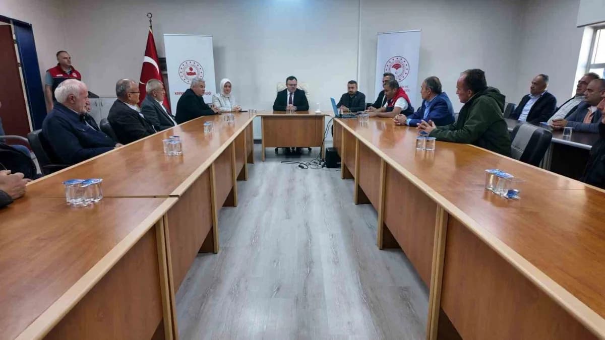 Düzce’de tarımsal üretimi tehdit eden kahverengi kokarcaya karşı Mücadele çalışmaları sürüyor. Kaynaşlı ilçesinde düzenl