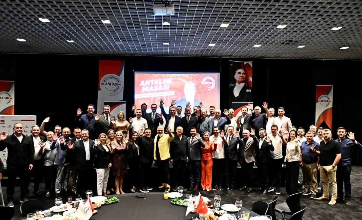 Antalya sanayici ve iş insanları derneği (Antiad), iş dünyası ve yerel yönetimler buluşma programı düzenledi.