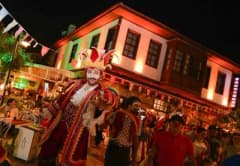 Antalya Kaleiçi Old Town Festivali kapsamında tarihi Kaleiçi sokaklarında düzenlenen etkinlikler ve katılımcılar