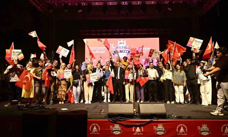 Muratpaşa Belediye Başkanı Ümit Uysal, "Elinizde çok iyi bir cevher varsa onu sadece kendiniz izlemek yerine bütün dünya