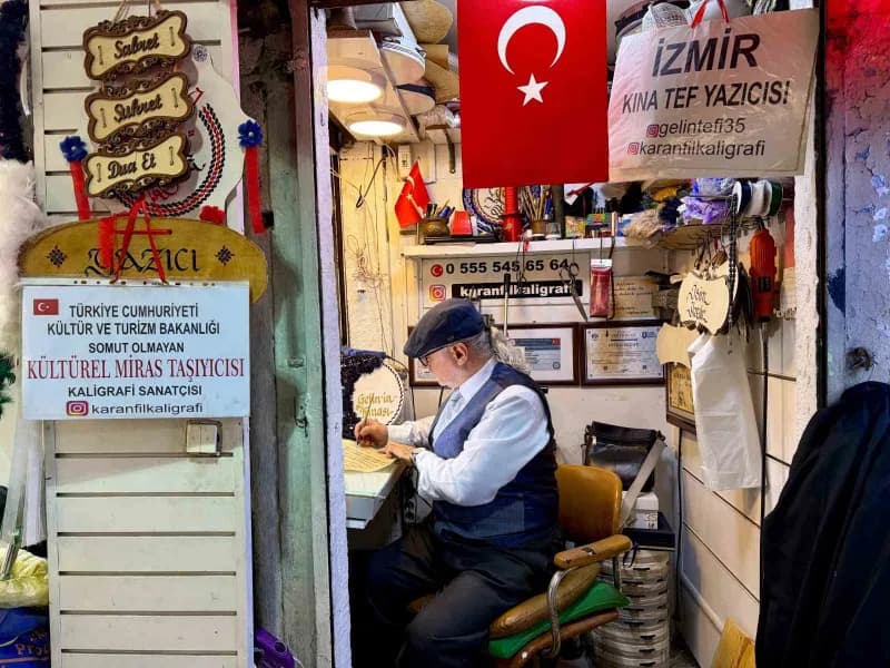 'Somut Olmayan Kültürel Miras Taşıyıcısı' unvanını kazanan Karanfil, şimdi ise öğrencilerine ders ve