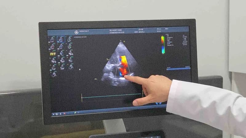 Dr. Öğr. Üyesi Ahmet Yanık, açık kalp ameliyatı olması yüksek risk taşıyan veya ileri yaştaki hastalar için geliştirilen