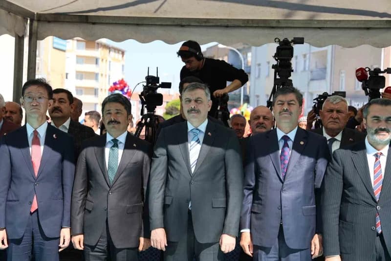 Kaman Kültür, Sanat ve Ceviz Festivali açılışında İçişleri Bakanı Mustafa Çiftçi protokol üyeleriyle birlikte
