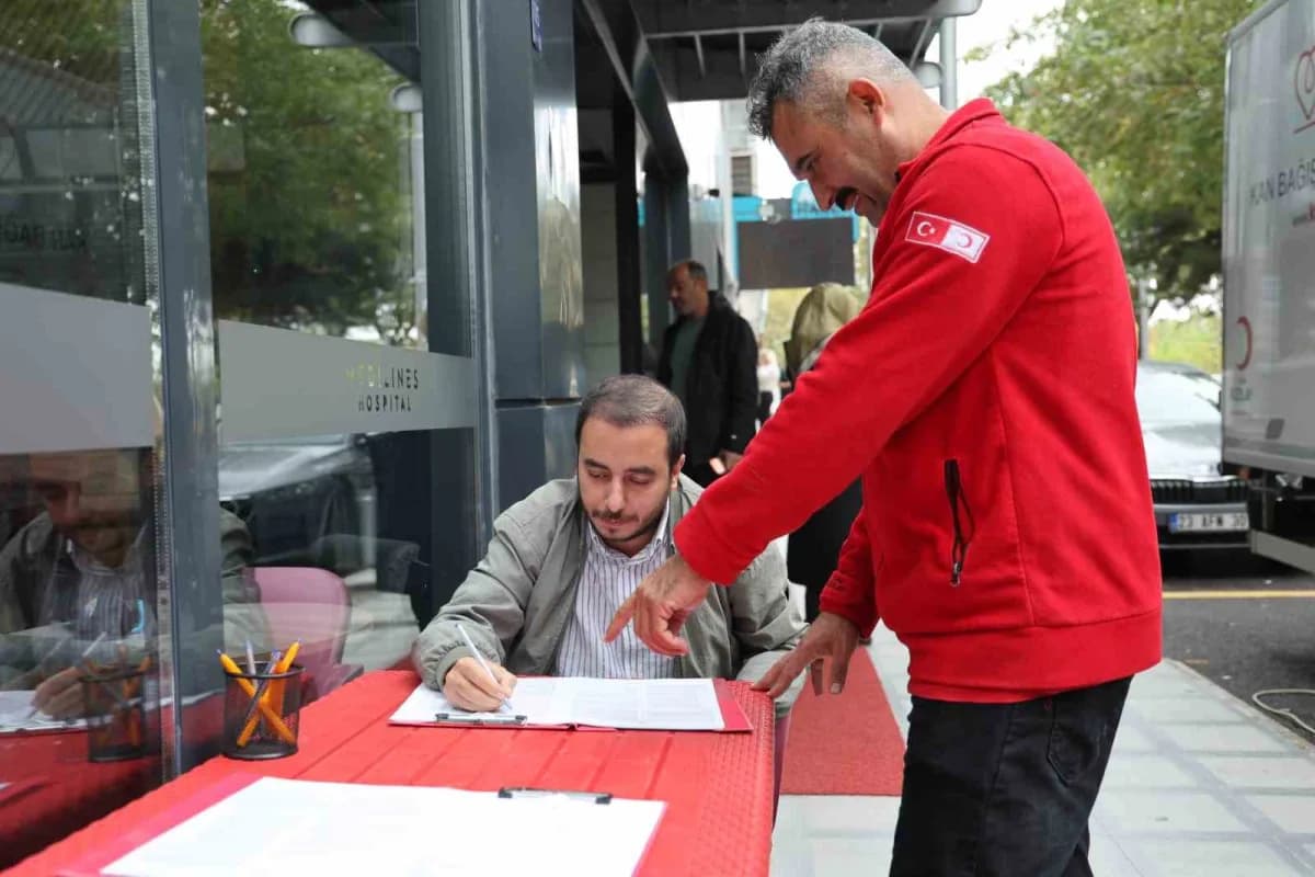 Elazığ Medilines Hastanesi ve Türk Kızılayı iş birliğiyle Kızılay Haftası kapsamında düzenlenen etkinlikte, hastane pers
