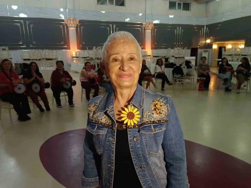 Kemoterapiden çıkıp programa gittiğini belirten Fatma Çengel