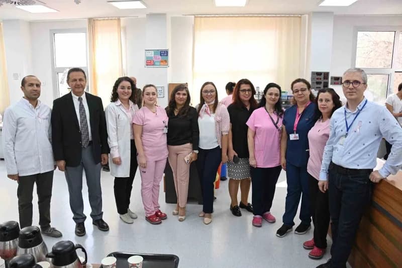 Manisa Celal Bayar Üniversitesi Hafsa Sultan Hastanesi'nde kanser tedavisi gören hastalara moral vermek amacıyla düzenle