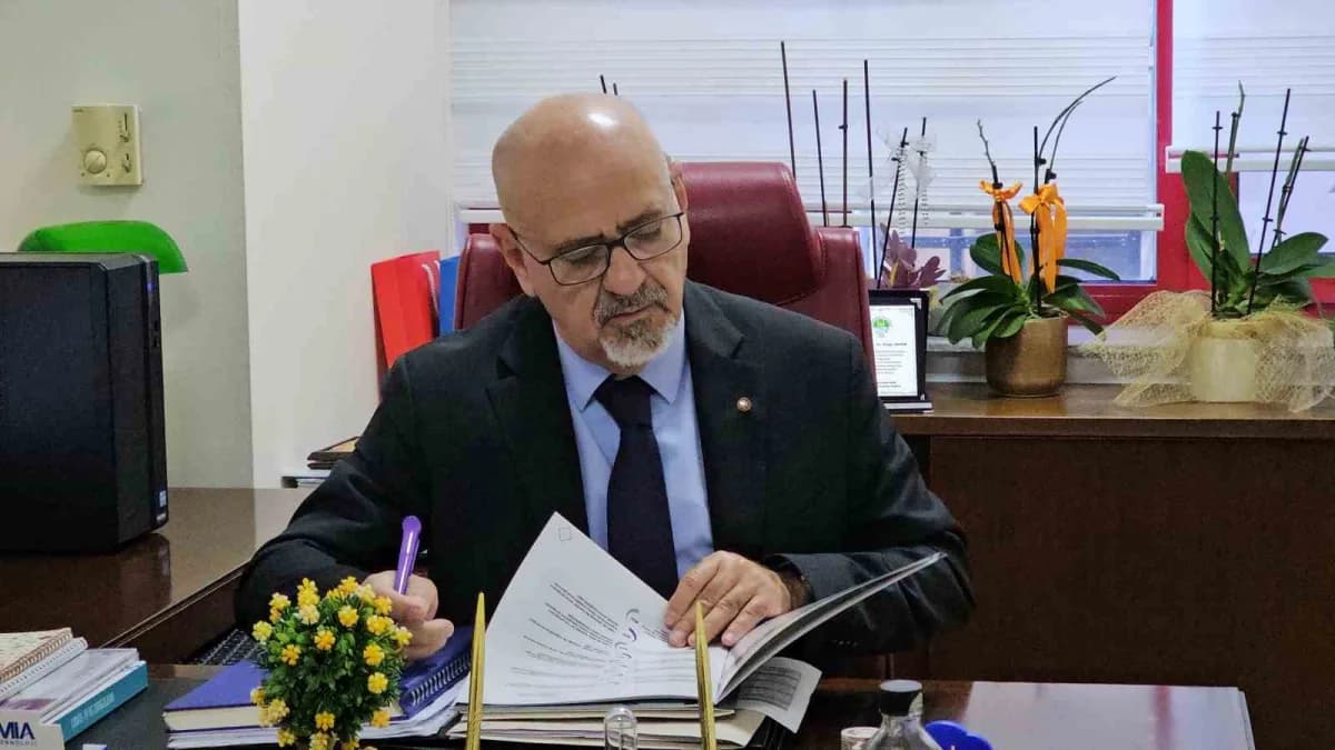 Bülent Ecevit Üniversitesi Üroloji Anabilim Dalı Öğretim Üyesi Prof. Dr. Aydın Mungan, kanserden korunmada vitamin hapla