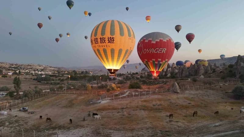 Peribacalarının üzerinde gökyüzüne yükselen "Barış Balonları", Filistin halkına destek mesajı verirken uluslararası kamu