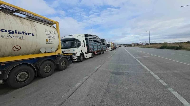 Şoförler, Türk plakalı araçların ve sürücülerin çeşitli gerekçelerle geri çevrildiğini belirterek ye