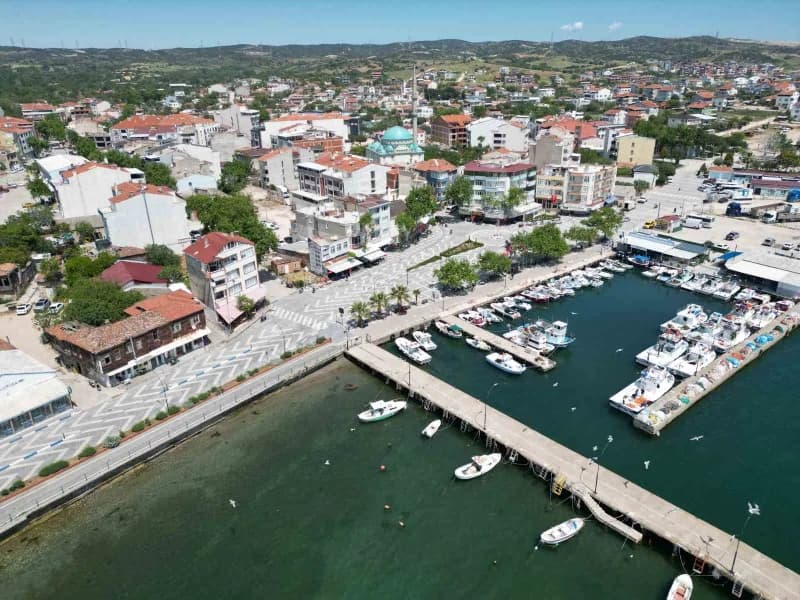 Karabiga Belediye Başkanı Ahmet Elbi, Karabiga beldesinde köy ve mahalle muhtarlarıyla bir araya geldiği toplantıda, Kar
