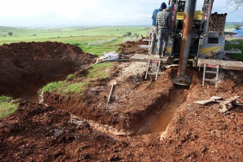 Karabiga Belediye Başkanı Ahmet Elbi, Karabiga beldesinde köy ve mahalle muhtarlarıyla bir araya geldiği toplantıda, Kar